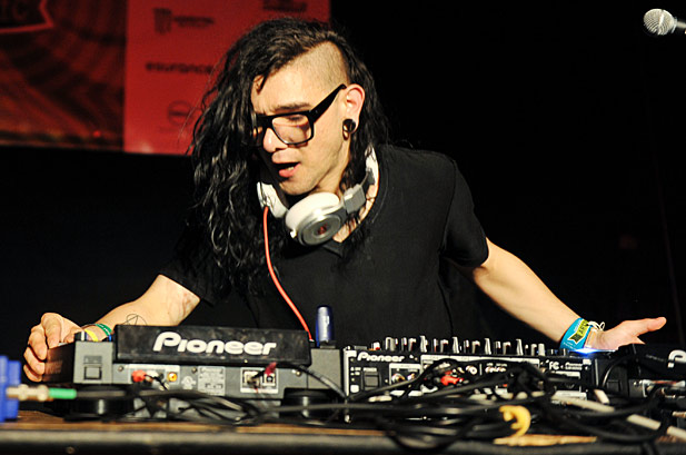 Skrillex Using Pioneer dj equipment